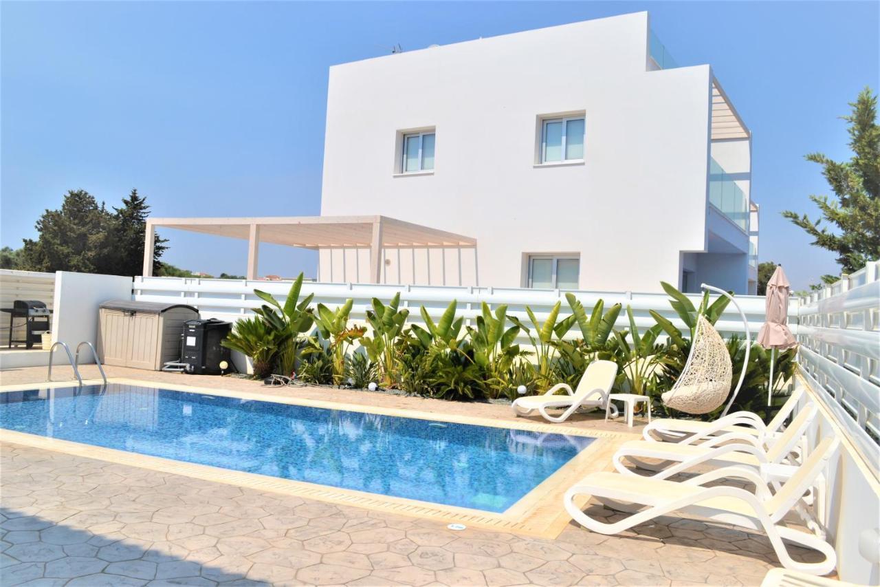 Villa Kolibri- Mythical Sands Paralimni Bagian luar foto